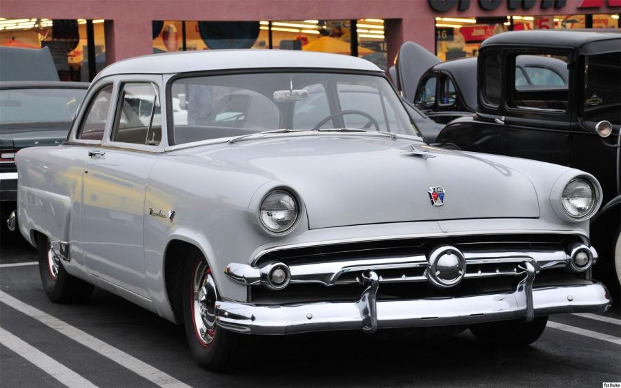  Ford Mainline Tudor 1954 года  (фото 1 из 1)
